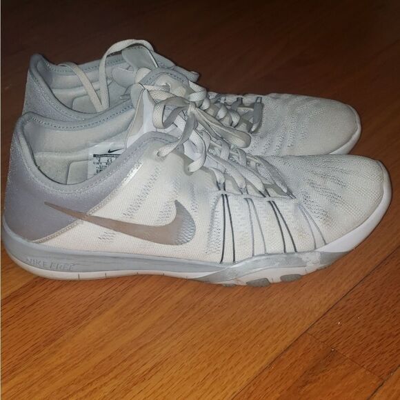 Nike Free TR 6 Running Shoes 833413-100 White Silver - Picture 1 of 8
